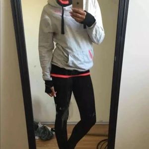 Fox Hoodie small. Excellent Condition!